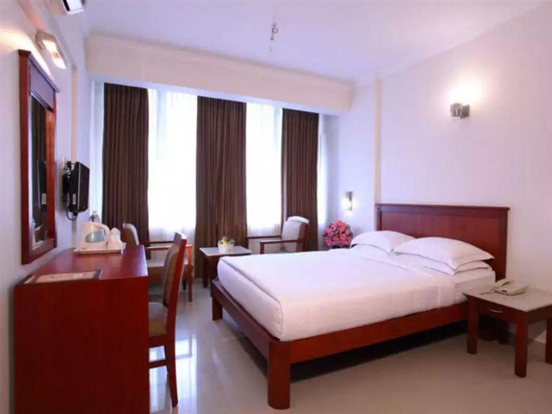 Pooram International Hotel Thrissur Kültér fotó